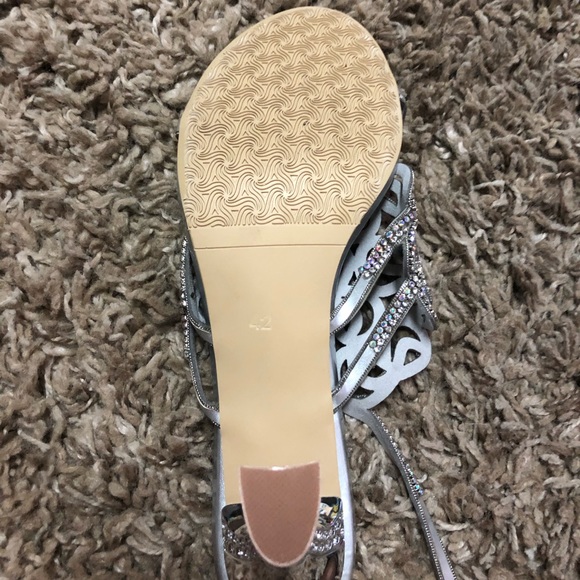 SOLD. Sparkly silver shoes - Picture 4 of 6